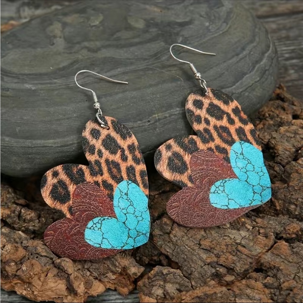 Nwt faux leather heart drop earrings - Picture 5 of 5